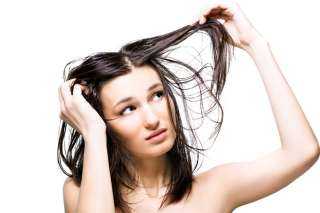 علاجات طبيعية للتخلص من مشاكل الشعر الدهني