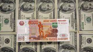 روسيا تخفض مبيعات العملة الأجنبية رغم العقوبات