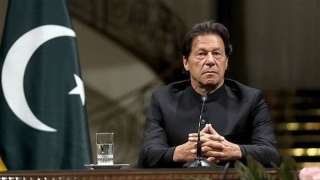 إسقاط مذكرة التوقيف بحق عمران خان رئيس الوزراء الباكستاني السابق