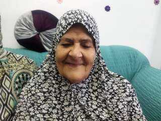 محافظ بورسعيد يهنئ السيدة ”عيوشة” الحاصلة على لقب الأم المثالية الأولى على مستوى الجمهورية