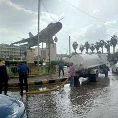 استمرار  جهود سحب تجمعات مياه الأمطار بعدد من شوارع مدينة بني سويف والقرى التابعة