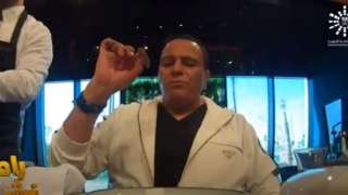 محمد فؤاد يرفض تناول اللحم بسبب التكميم، ورامز جلال يحذره من الخصم (فيديو)