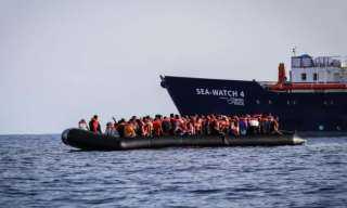 إيطاليا تحتجز سفينة إنقاذ مهاجرين ألمانية مؤقتًا بموجب قانون جديد