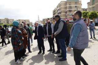 محافظ بورسعيد يتفقد أعمال تطوير الشارع الفاصل بين منطقة بنك الاسكان وشباب الخريجين
