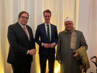 رئيس الحكومة بولاية نور دراين فستفالين بألمانيا يلتقي موفد الأوقاف في شهر رمضان بالولاية
