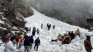 انهيار جليدى..وفاة 6 سائحين وإصابة 11 في انهيار جليدي بولاية سيكيم الهندية