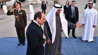 بن زايد يصل إلى مطار القاهرة والسيسي في مقدمة مستقبليه