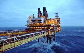 ”شركة البترول البحرية” تنفذ أعمال تركيب منصة بحرية بحقل غرب البرلس لزيادة إنتاج الغاز