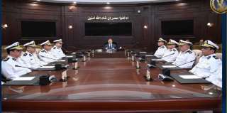 وزير الداخلية يجتمع بعدد من القيادات الأمنية بالوزارة لمتابعة إجراءات تأمين إحتفالات المواطنين بعيد الفطر المبارك