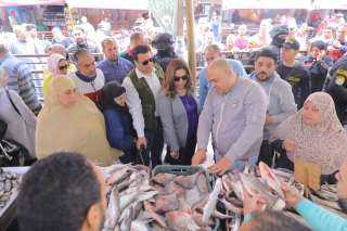 محافظ دمياط تتفقد الأسواق ومحال بيع الأسماك المملحة بفكرى زاهر و سوق السمك