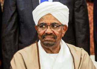 الرئيس السوداني السابق عمر البشير نُقل لمستشفى قبل اندلاع القتال