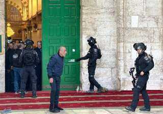 قوات الاحتلال تقتحم مصلى باب الرحمة بالمسجد الأقصى