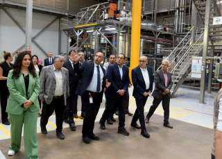رئيس الوزراء يتفقد مصنع لوريال - القاهرة المتخصص في إنتاج مستحضرات التجميل