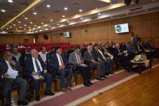 محافظ بورسعيد يتابع ٱخر مستجدات أعمال اللجنة المشكلة بشأن  تطوير وتنمية منطقة المثلث