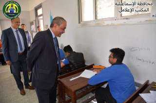محافظ الإسماعيلية يتفقد لجان مدرسة السلام الرسمية للغات ويطمئن على انتظام امتحانات الشهادة الإعدادية