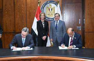وزير البترول والسفيرة النرويجية بالقاهرة يشهدان توقيع اتفاقية التطوير المشترك لمشروع جديد لإنتاج الميثانول الأخضر
