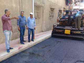 محافظ بورسعيد: البدء في أعمال وضع  طبقة الأسفلت السطحية ( النهائية )  بمنطقة شباب المدينة بحي الزهور