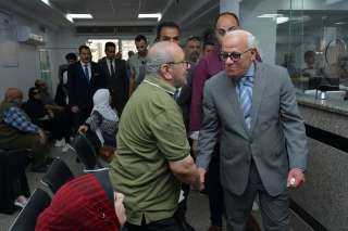 محافظ بورسعيد يتابع سير العمل بالمجمع الاسترشادي المطور للجهاز التنفيذي بمجمع المصالح