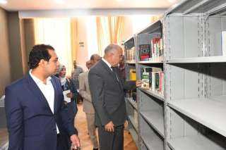 تضم 14 ألف كتاب .. محافظ قنا يتابع التجهيزات النهائية بمكتبة مصر العامة تمهيدا لإفتتاحها