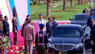 الرئيس السيسي يصل إلى مقر افتتاح مجمع مصانع إنتاج الكوارتز بالعين السخنة