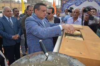 وزير التنمية المحلية يضع حجر أساس مركز خدمات مصر بالعريش
