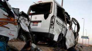 إصابة 10 أشخاص فى تصادم سيارتين بكفر الشيخ