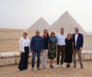 قرينة الرئيس الأمريكي تقوم بزيارة منطقة أهرامات الجيزة الأثرية