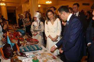 وزيرة الثقافة تشهد انطلاق فعاليات أيام الثقافة لجمهورية كازاخستان وتفتتح معرض المقتنيات التراثية الكازاخية بالأوبرا