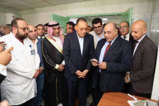 محافظ الشرقية يشهد تسليم أجهزة ومعدات طبية مقدمة من لجنة مصر العطاء بنقابة الأطباء لمركز ههيا