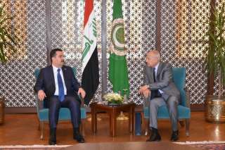 أبو الغيط في استقبال رئيس وزراء العراق: بغداد تقوم بدور مهم في المنطقة