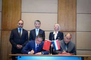 وزيرة البيئة وسفير الصين بالقاهرة يشهدان التوقيع على شهادة تسلم البضائع الموفرة للطاقة كمنحة من الحكومة الصينية