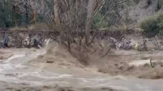 أمطار موسمية غزيرة وفيضانات تجتاح الهند وتشيلي | فيديو