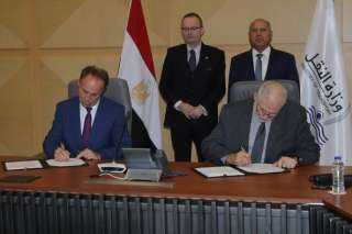 وزير النقل يشهد توقيع عقد بين الهيئة القومية لسكك حديد مصر و شركة سكودا التشيكية