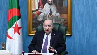 الرئيس الجزائري يقلد الرتب وأوسمة الشرف لضباط في الجيش