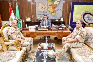 محافظ المنوفية يستقبل المستشار العسكري الجديد للمحافظة ويكرم ” أبو الغار ” تقديراً لمجهوداته