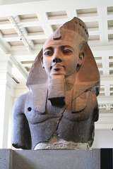 الآثار: سفارة مصر بسويسرا تسلمت رأس تمثال رمسيس الثانى ونتابع القضية منذ 2013