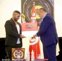 نقابة الموسيقيين التونسية تمنح أحمد سعد بطاقة شرفية