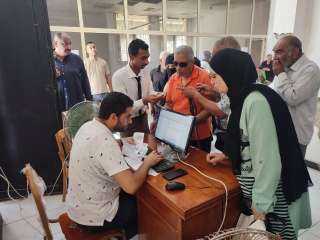 محافظ بورسعيد : استمرار توزيع بطاقات ”كارت ميزا”  لمستحقي بدل المنطقة الحرة من أصحاب المعاشات