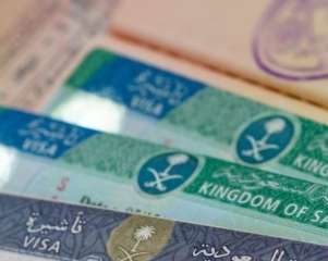 السعودية تلغى لاصق التأشيرات للقادمين من 12 دولة