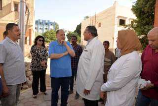 محافظ أسيوط يتفقد سير العمل بمستشفى الحميات ووحدة الكلى الصناعي بقرية الشامية بساحل سليم