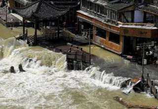 مصرع 3 أشخاص في الصين خلال محاولتهم النجاة من السيول