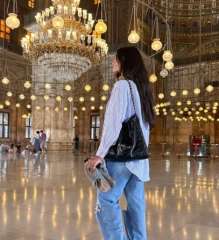 تارا عماد تنال إعجاب متابعيها من داخل المسجد