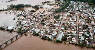 ارتفاع حصيلة ضحايا الفيضانات فى جنوب البرازيل إلى 32 قتيلا