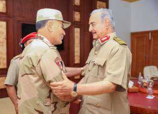 رئيس الأركان يترأس وفدا عسكريا لزيارة ليبيا لتقديم المساعدات الإنسانية والإغاثية بعد تداعيات العاصفة