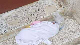 العثور على طفل حديث الولادة ملقى أمام مسجد بالدقهلية