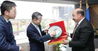 محافظ أسوان يبحث مع سفير الصين سبل تعزيز التعاون بالمجالات المختلفة.. صور