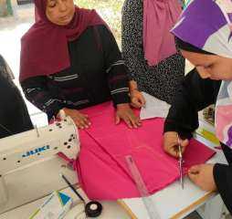 وزارة العمل:تدريب فتيات الأقصر على التفصيل والخياطة