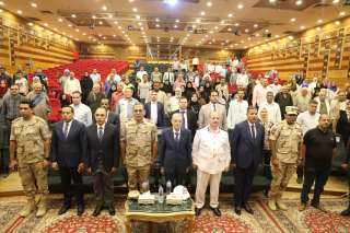 محافظ المنيا يشهد احتفال جمعية المحاربين القدماء بيوم الشهيد لتكريم أسر الشهداء والمصابين