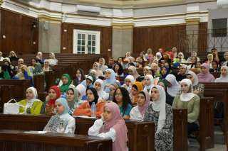 الخشت يؤكد انتظام الدراسة لنحو260 ألف طالب بكليات جامعة القاهرة منذ اليوم الأول