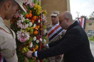 محافظ بني سويف  يضع إكليل الزهور على النصب التذكاري للشهداء إحياء للذكرى الــ 50  لحرب  أكتوبر  1973